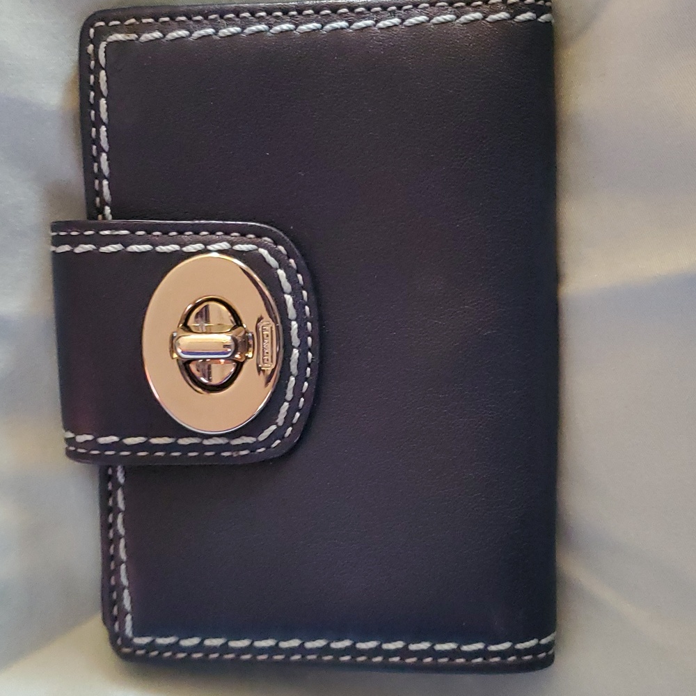 EUC Vintage COACH Navy Blue Leather Turnlock Wallet 4 x 5 25